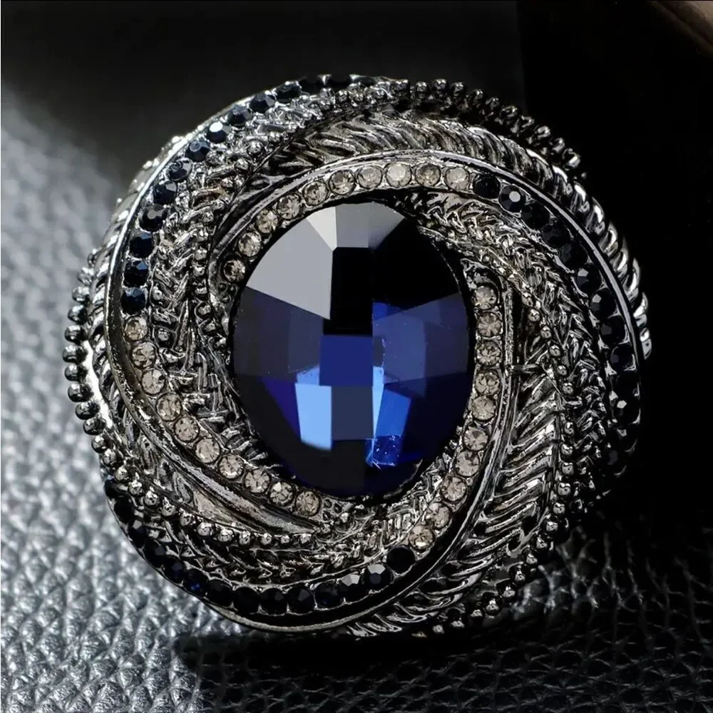 ‎ELEGANT ROUND BROOCH